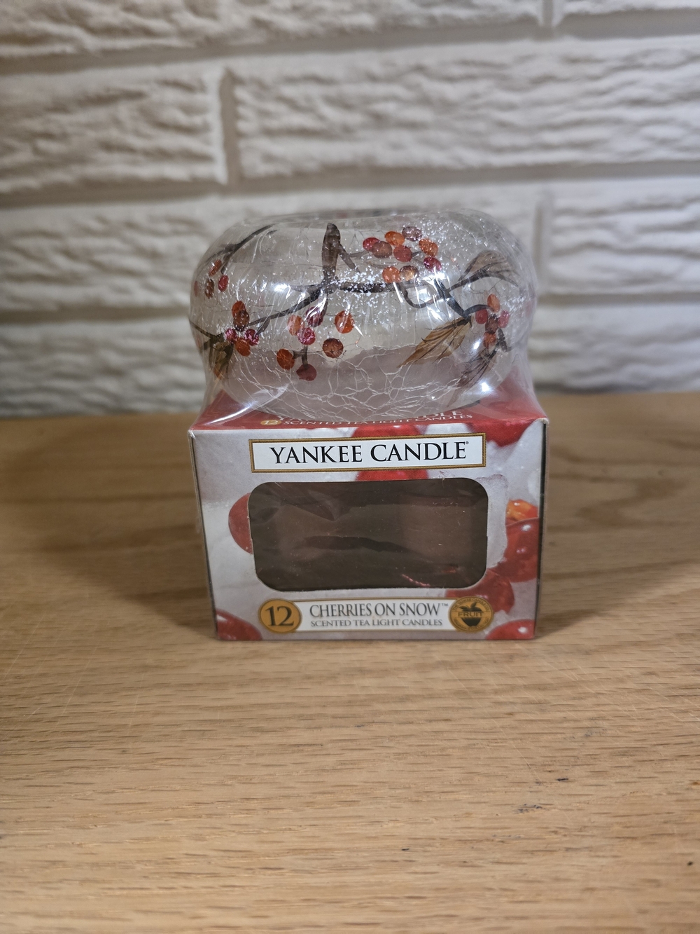 Yankee Candle Cherries on Snow Scented Tea Light Candles - Red